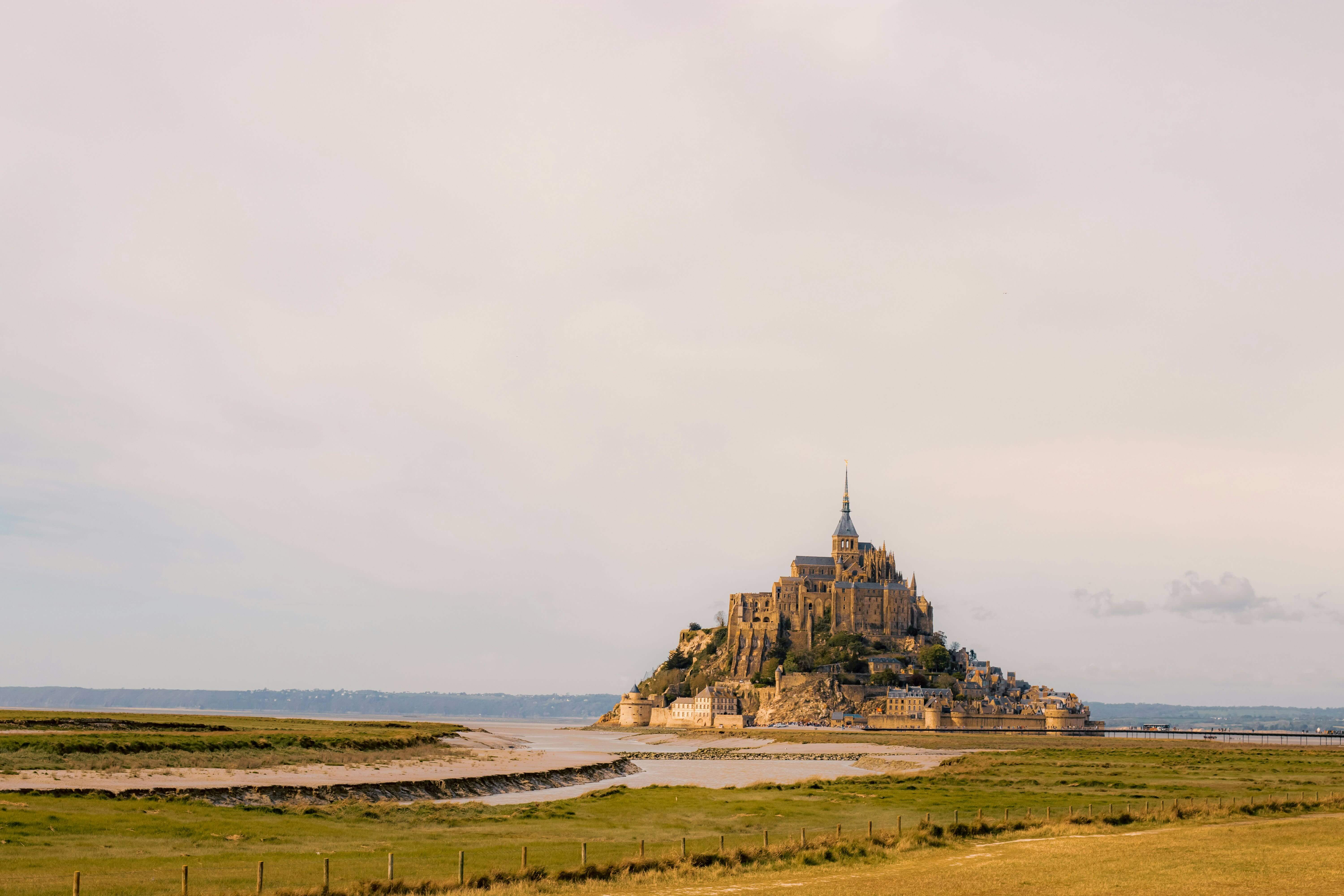 Road trip en van au Mont Saint-Michel en Normandie